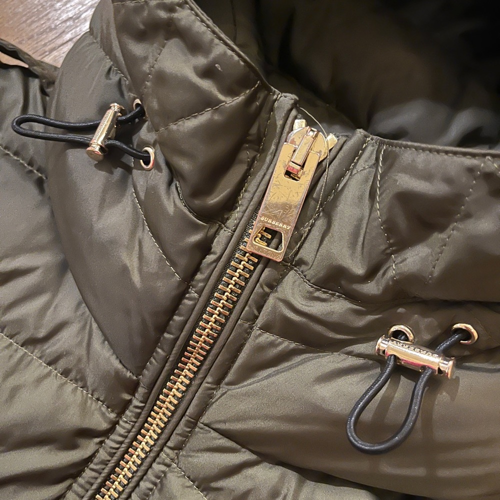 100% Authentic Burberry Down Jacket - image 5